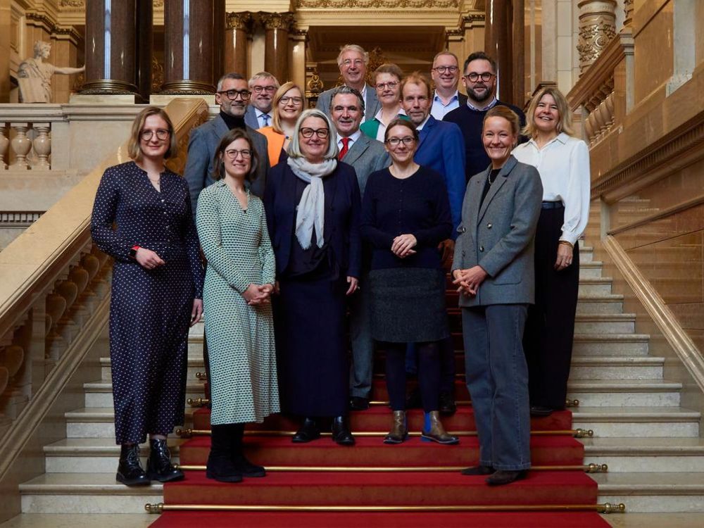 Gruppenbild der Unterzeichnenden der Kooperation zwischen Hamburg und Schleswig-Holstein
